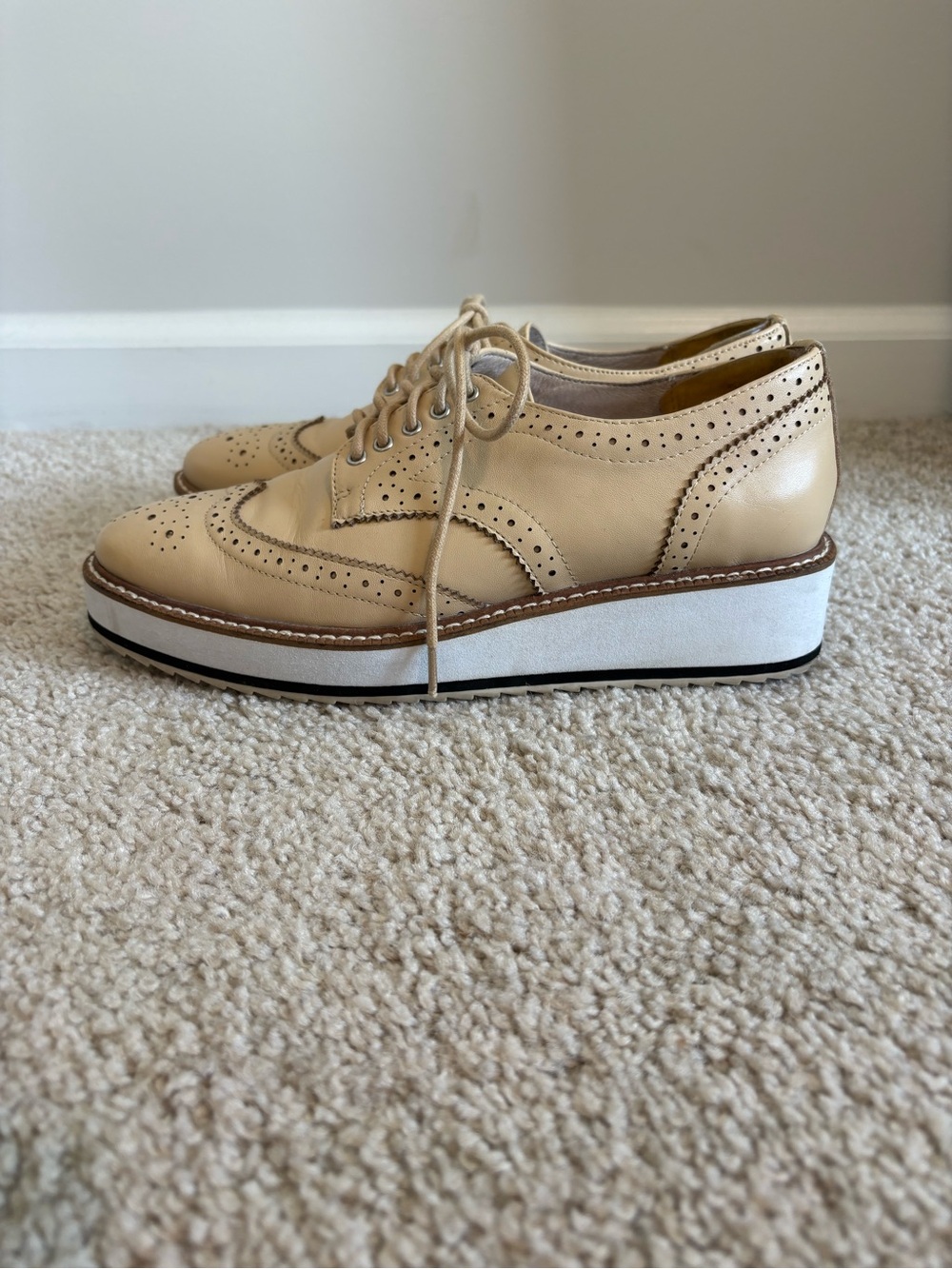 Women Cream Leather Wingtip Platform Oxfords 6.5 Academia Old Money Oxfords